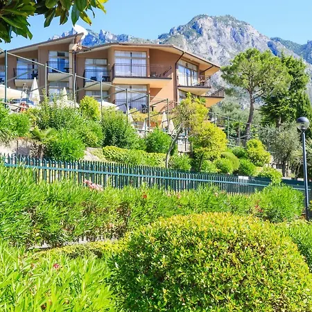 Leonardo Da Vinci 4* Limone sul Garda